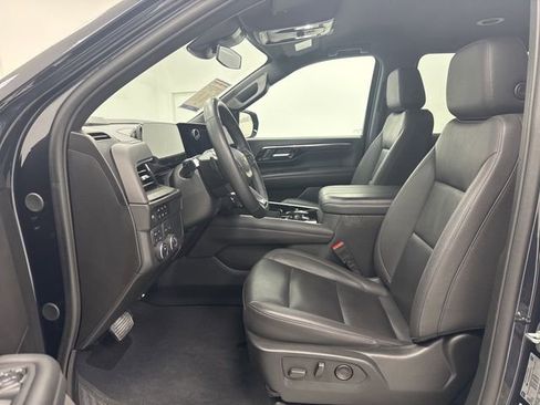 Used 2025 Chevrolet Suburban LT image 24