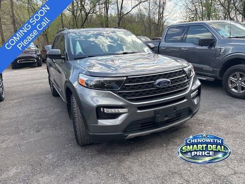 Used 2022 Ford Explorer XLT w/ Equipment Group 202A image 3