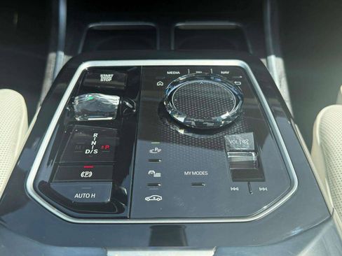 Used 2025 BMW 760i xDrive w/ Executive Package AWD/4WD image 40