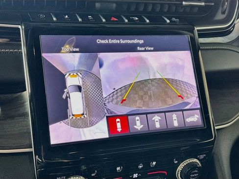Used 2022 Jeep Grand Cherokee L Limited w/ Luxury Tech Group II AWD/4WD image 17