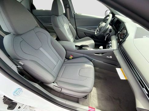 New 2026 Hyundai Elantra SE FWD image 25