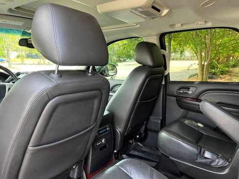 Used 2013 Cadillac Escalade Premium AWD/4WD image 15
