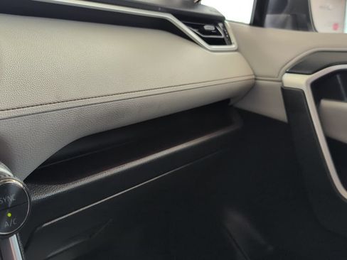 Used 2020 Toyota RAV4 Limited AWD/4WD image 41