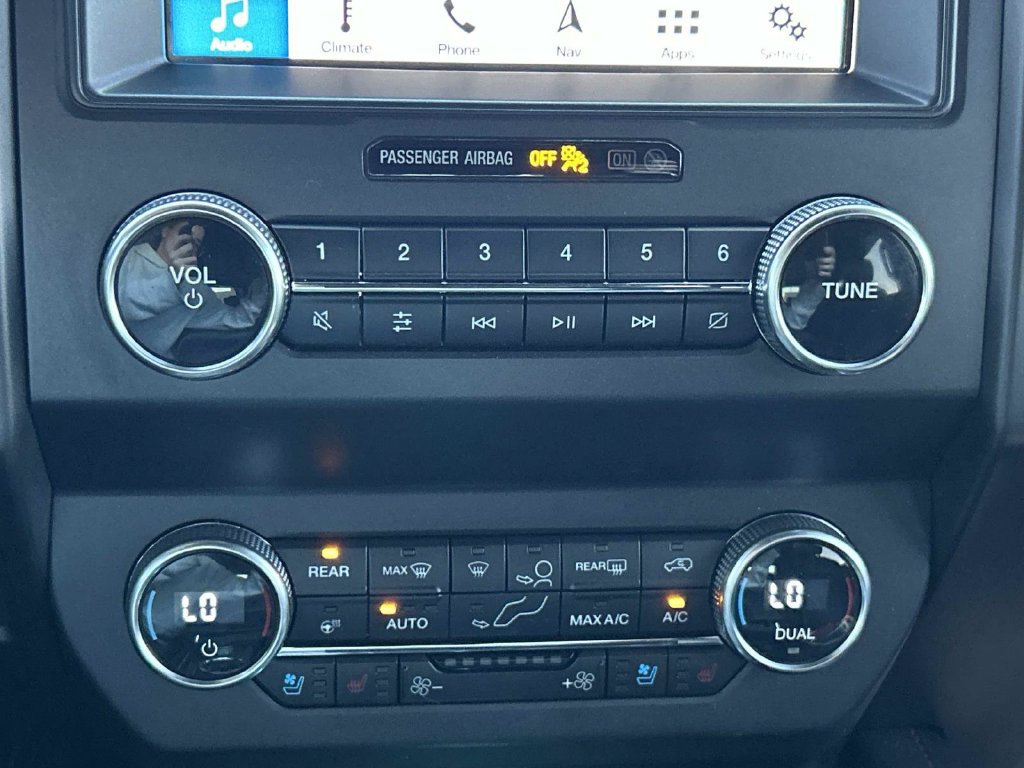 Used 2019 Ford Expedition Limited w/ Equipment Group 303A AWD/4WD image 39