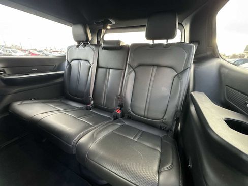 Used 2023 Jeep Wagoneer 4WD image 24