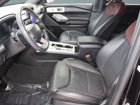Used 2022 Ford Explorer Platinum w/ Equipment Group 601A image 5