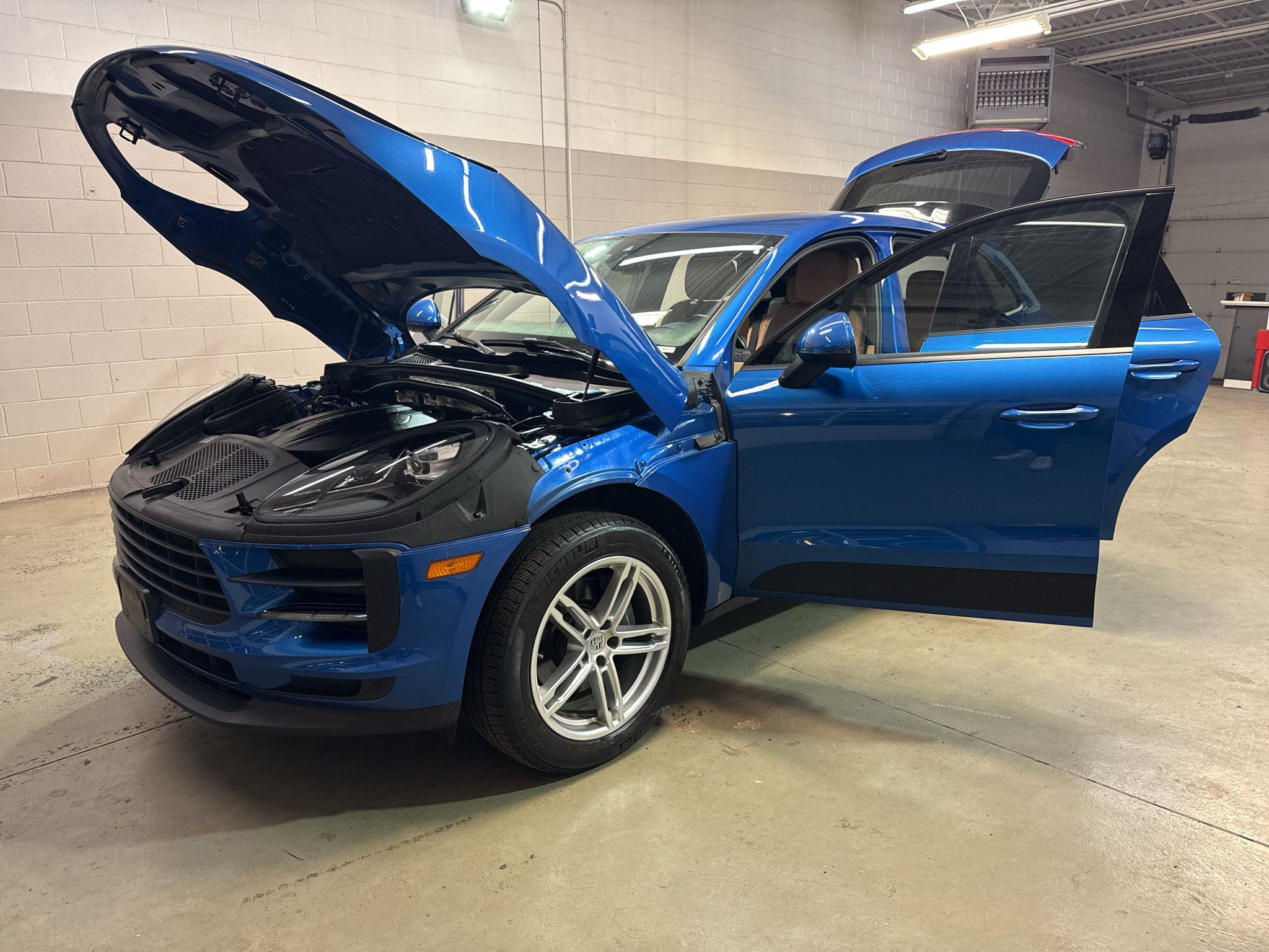 Used 2020 Porsche Macan AWD/4WD image 11