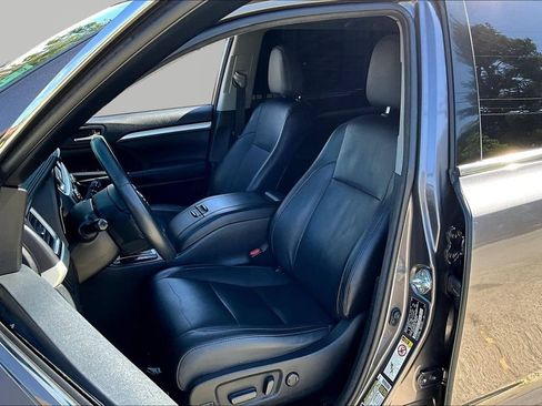 Used 2016 Toyota Highlander XLE FWD image 21