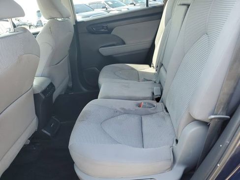 Used 2021 Toyota Highlander LE AWD/4WD image 25
