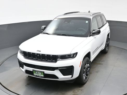New 2026 Jeep Grand Cherokee Summit AWD/4WD image 18