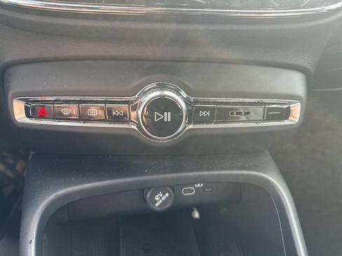 Used 2024 Volvo XC40 B5 Core AWD/4WD image 15
