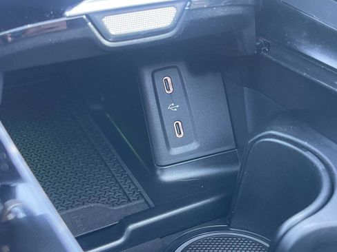 Used 2025 Mercedes-Benz GLC 300 4MATIC image 45