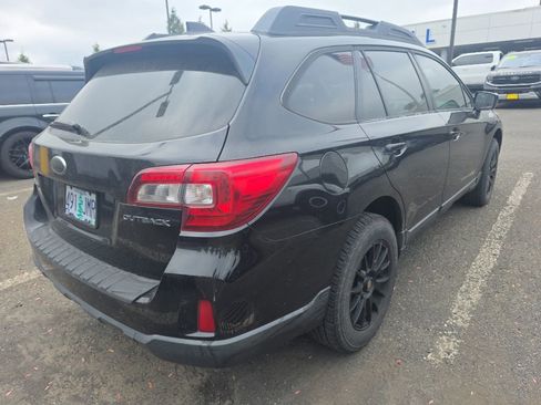 Used 2017 Subaru Outback 2.5i Premium AWD/4WD image 2