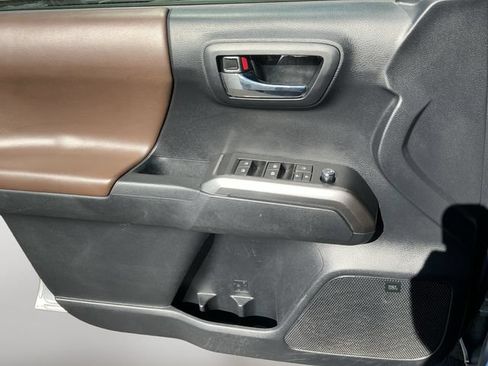 Used 2018 Toyota Tacoma Limited AWD/4WD image 11