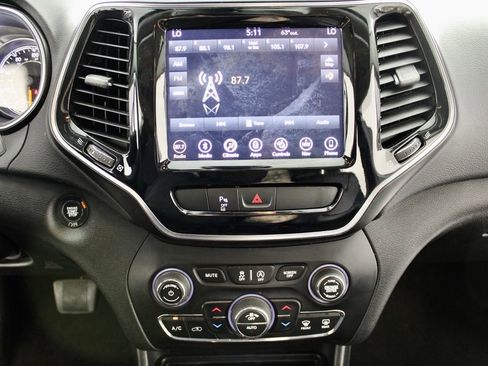 Used 2019 Jeep Cherokee Limited AWD/4WD image 20