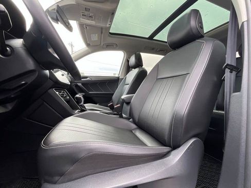 Used 2023 Volkswagen Tiguan SE w/ Panoramic Sunroof Package AWD/4WD image 11