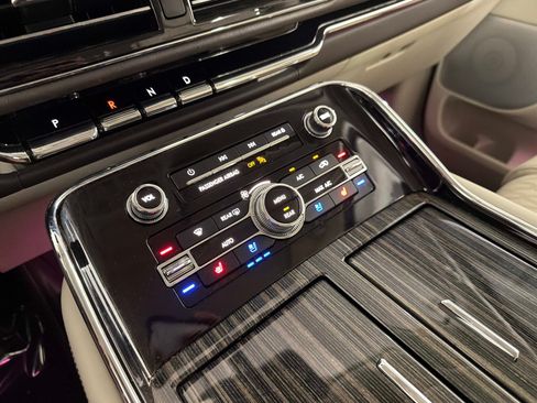Used 2024 Lincoln Navigator L Black Label AWD/4WD image 43