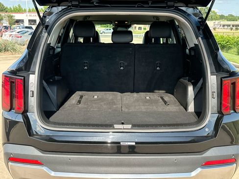 Used 2024 Kia Sorento S image 21