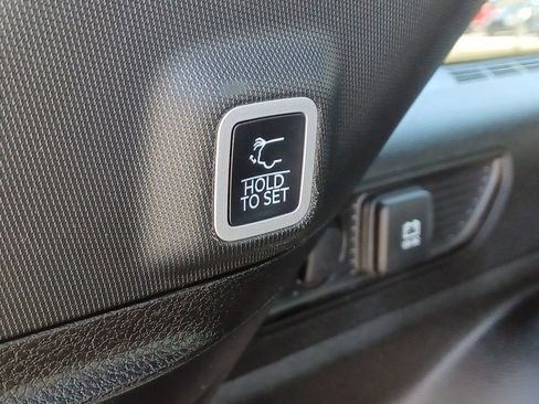 Used 2025 Jeep Grand Cherokee Limited w/ Black Appearance Package image 10