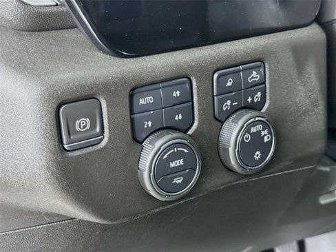 Used 2023 Chevrolet Silverado 1500 LT w/ Z71 Off-Road Package AWD/4WD image 12