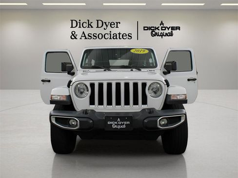 Used 2019 Jeep Wrangler Unlimited Sahara w/ Safety Group image 5