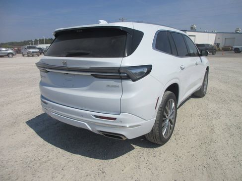 New 2026 Buick Enclave Avenir w/ Super Cruise Package image 5