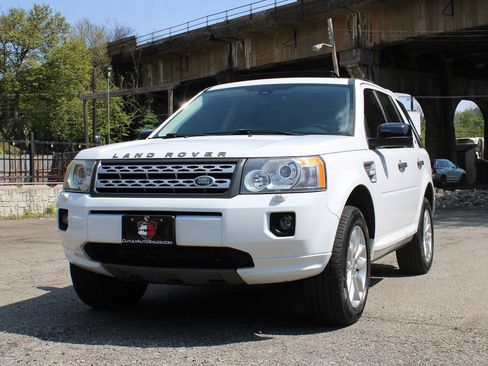 Used 2011 Land Rover LR2 HSE AWD/4WD image 3