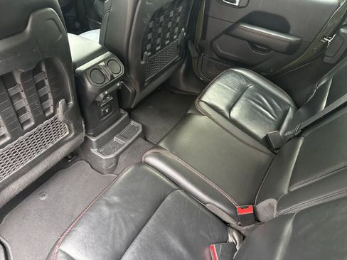 Used 2021 Jeep Wrangler Unlimited Rubicon w/ Dual Top Group AWD/4WD image 4