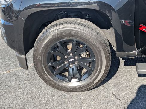 Used 2018 Chevrolet Colorado Z71 w/ Z71 Midnight Edition image 10