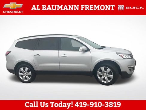 Used 2017 Chevrolet Traverse LT w/ Style and Technology Package FWD image 7