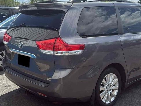 Used 2011 Toyota Sienna Limited w/ Premium Pkg image 7