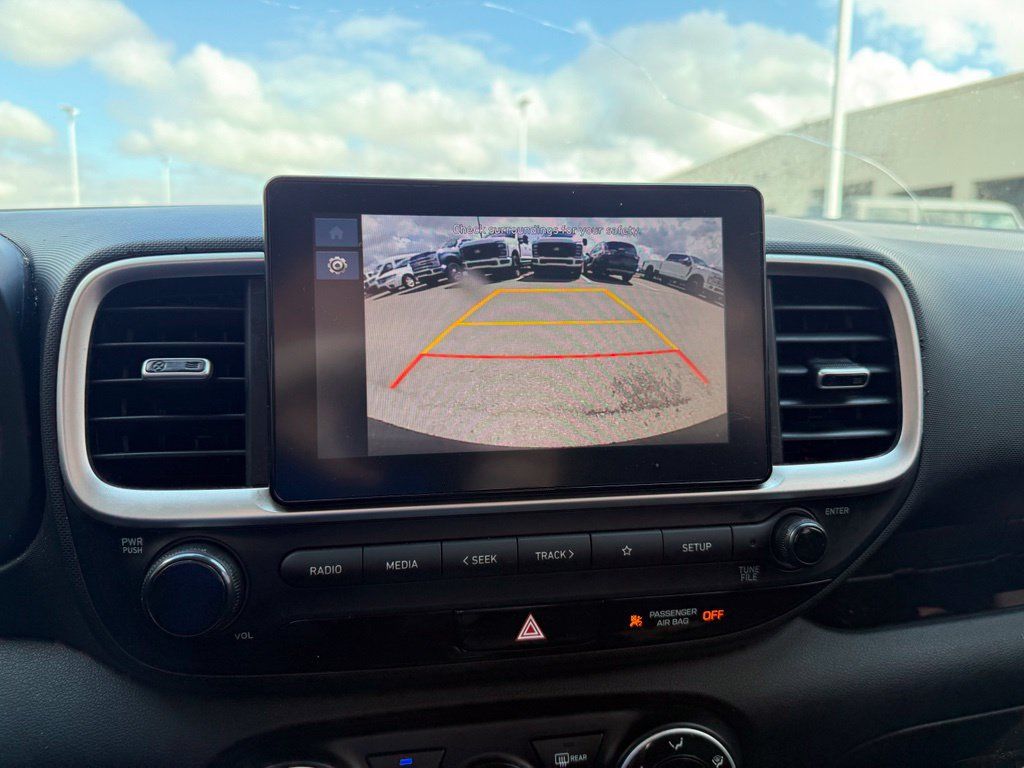Used 2025 Hyundai Venue SE FWD image 14