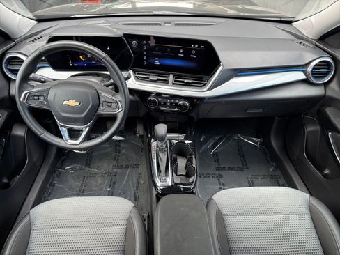 Used 2025 Chevrolet Trax LT w/ LT Convenience Package image 32