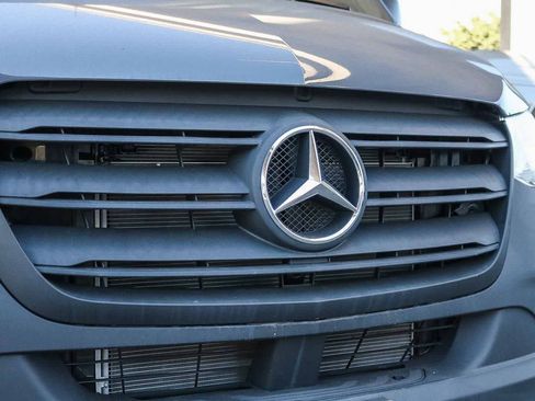 Used 2024 Mercedes-Benz Sprinter 2500 image 5