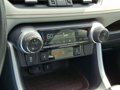 Certified 2020 Toyota RAV4 Limited w/ All Weather Liner Package AWD/4WD image 18