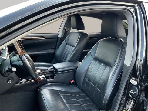 Used 2017 Lexus ES 350 w/ Ultra Luxury Package FWD image 21