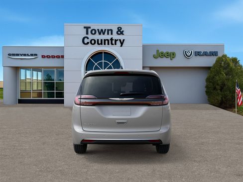 New 2026 Chrysler Pacifica Select image 33