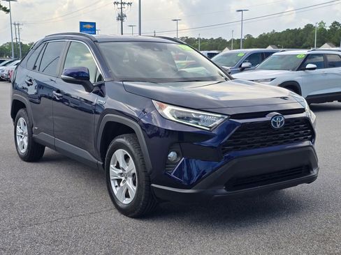 Used 2020 Toyota RAV4 XLE AWD/4WD image 7