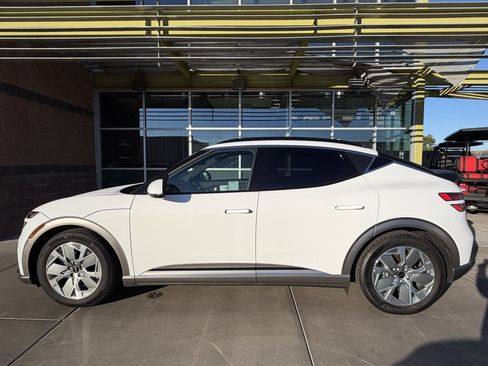 Used 2025 Genesis GV60 RWD image 7