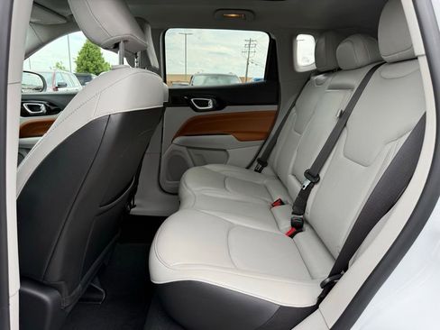 Certified 2022 Jeep Compass Limited w/ Sun and Sound Group AWD/4WD image 27