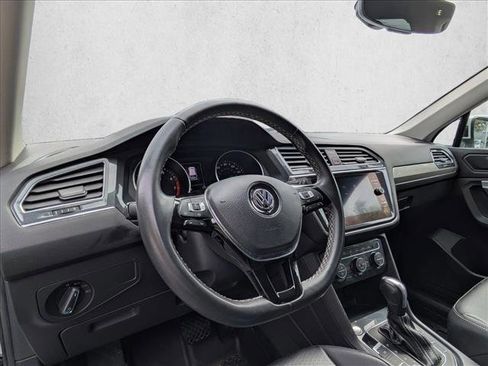 Used 2021 Volkswagen Tiguan SE image 10