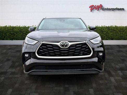 Used 2022 Toyota Highlander XLE image 5