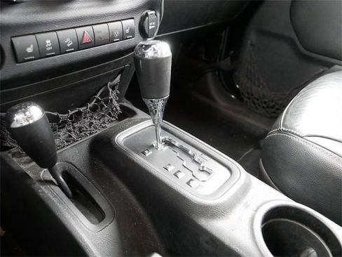 Used 2014 Jeep Wrangler Unlimited Rubicon w/ Dual Top Group image 27