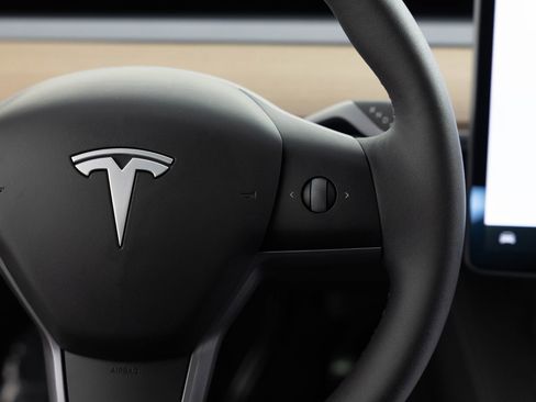 Used 2025 Tesla Model Y Long Range RWD image 31