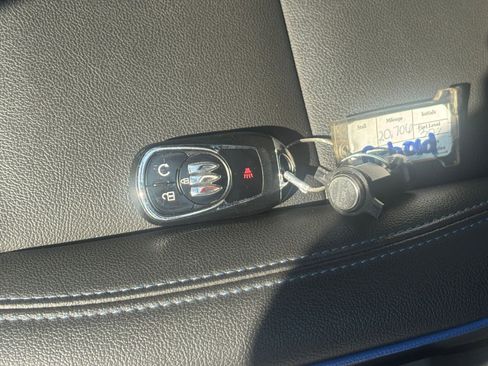 Used 2025 Buick Envista Sport Touring image 21