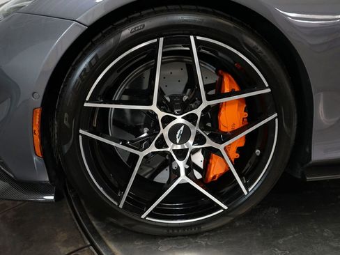 Used 2025 Aston Martin Vanquish image 24