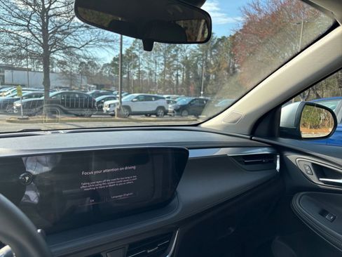 Used 2025 Buick Encore GX Preferred image 36