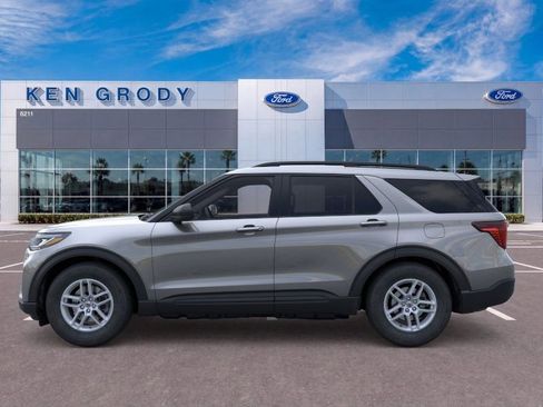New 2026 Ford Explorer Active RWD image 4