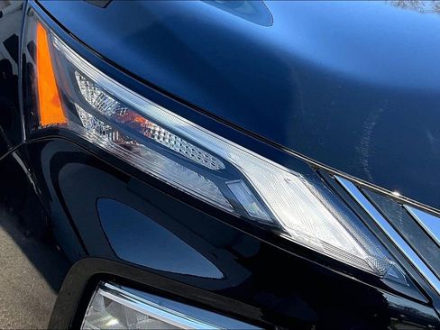 Used 2021 Nissan Rogue SV AWD/4WD image 29