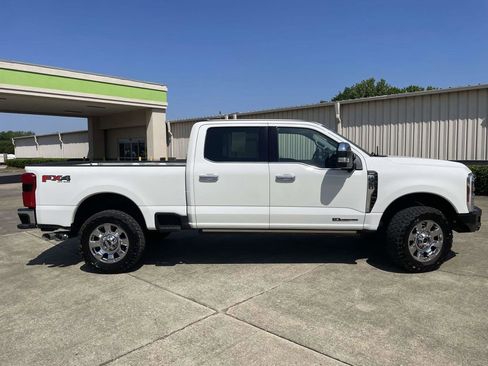Used 2025 Ford F350 Lariat w/ Lariat Ultimate Package AWD/4WD image 2